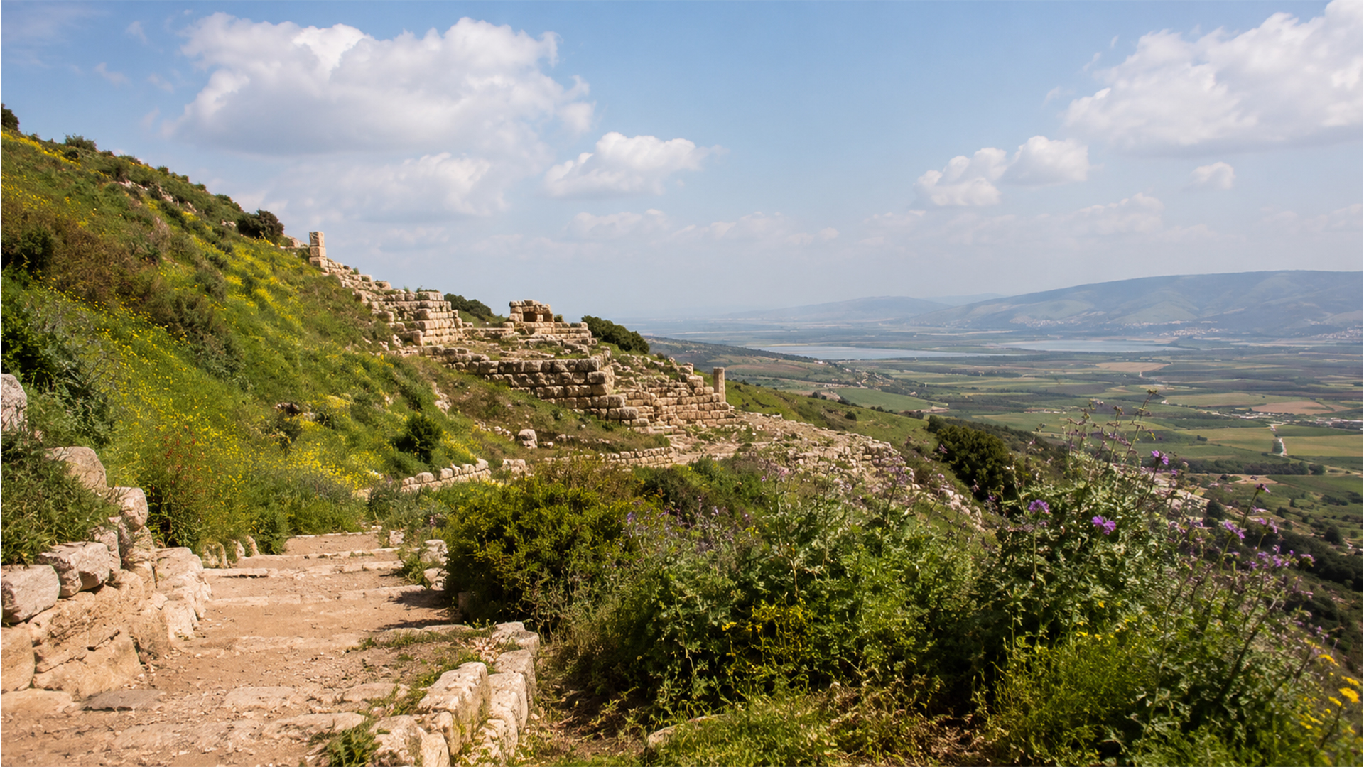 Landscape in Israel with a nature route, ancient places and a seasonal view